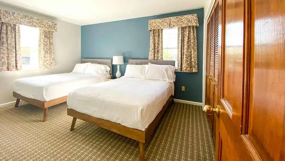 Two beds in a room at the Berkshire Yankee Suites