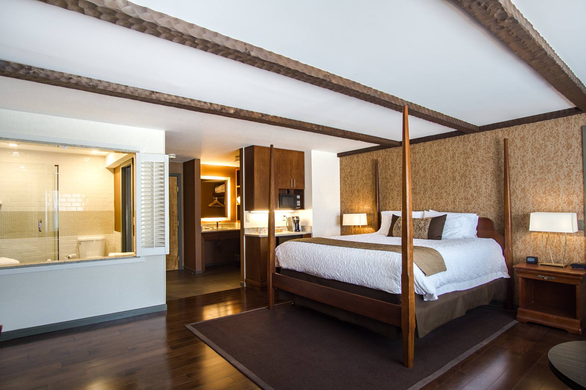 Yankee Inn & Suites room options in the berkshires, close to Bousquet Mountain ski area