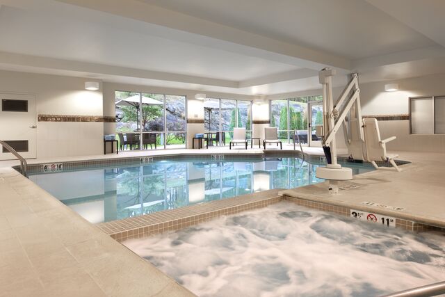 courtyard by marriott lenox berkshires pool